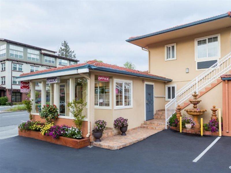 Howard Johnson By Wyndham Hotel Berkeley