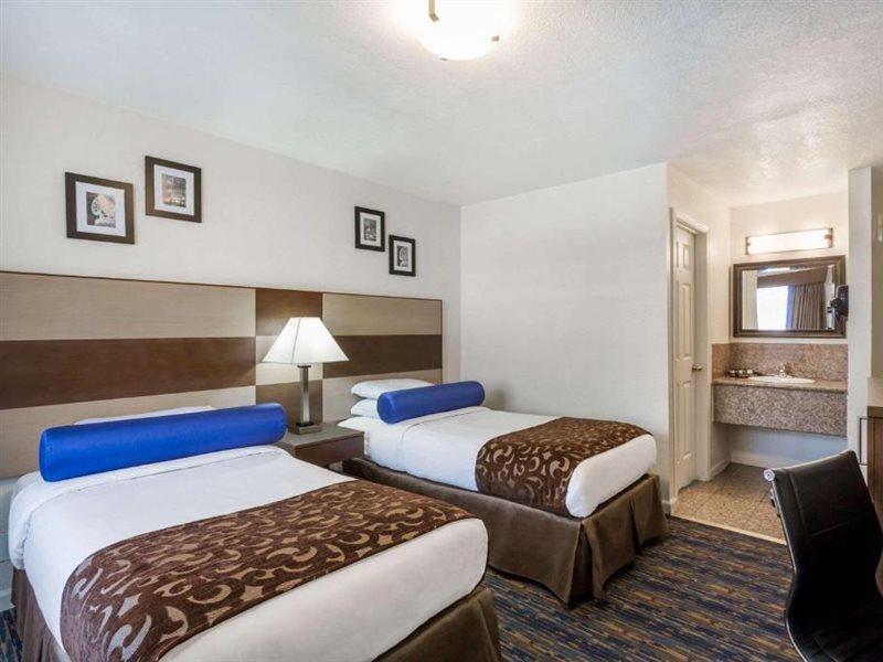 Hotel Howard Johnson By Wyndham 2*