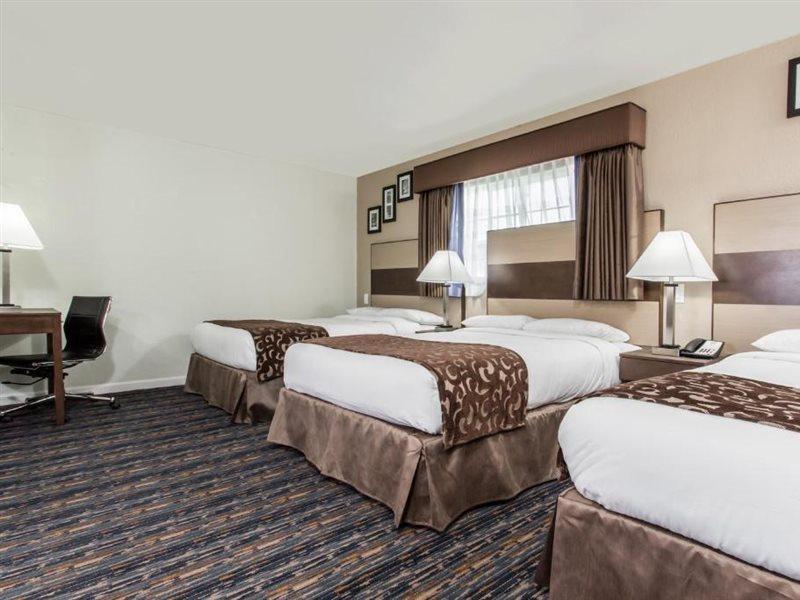 Howard Johnson By Wyndham Berkeley