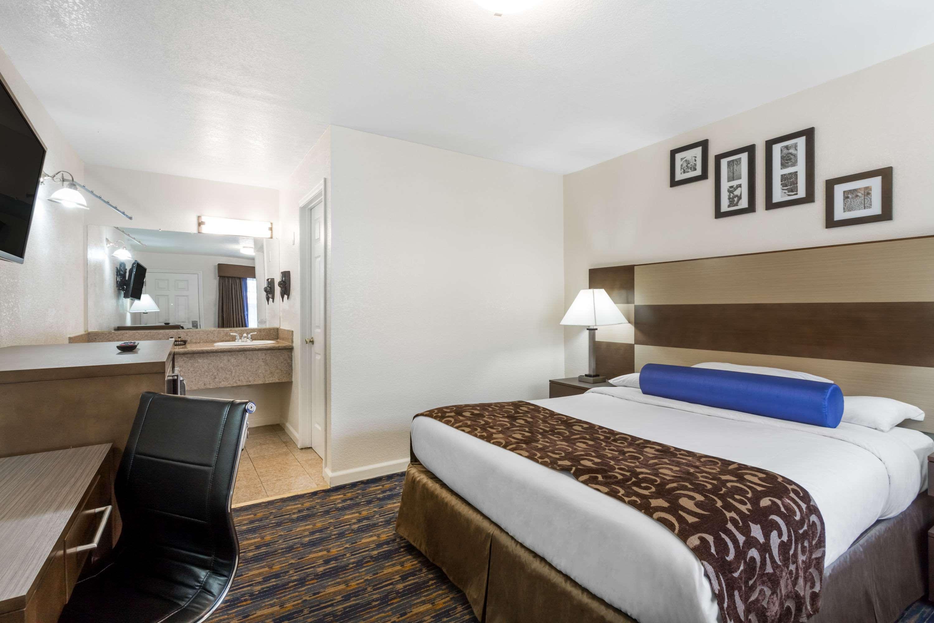 Howard Johnson By Wyndham Hotel Berkeley