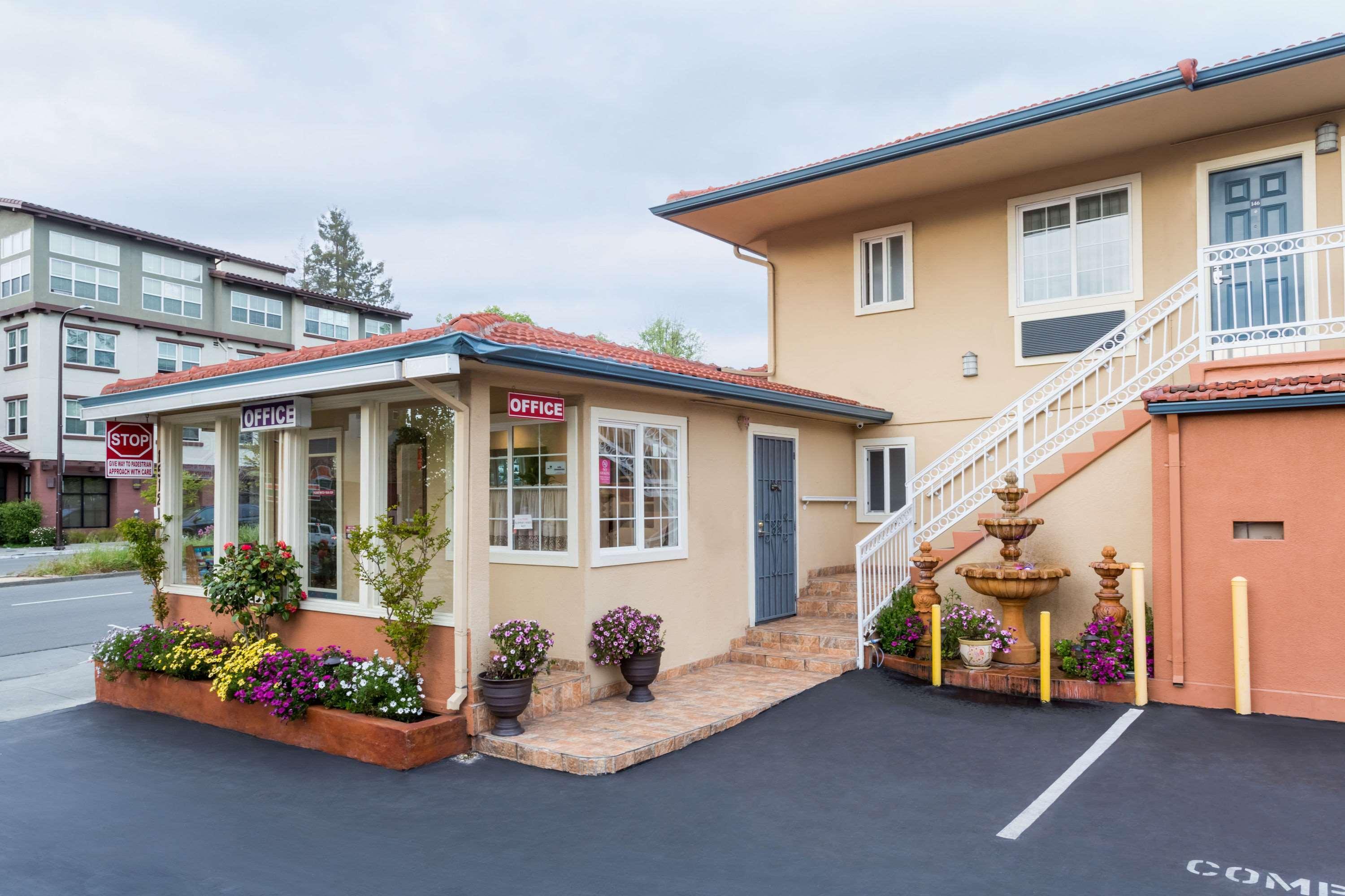 Howard Johnson By Wyndham