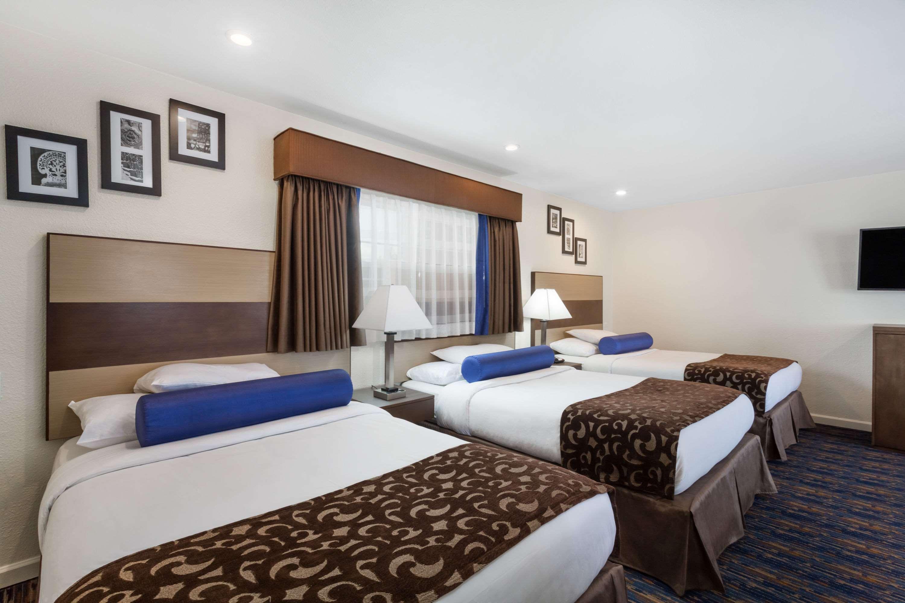 Howard Johnson By Wyndham 2*