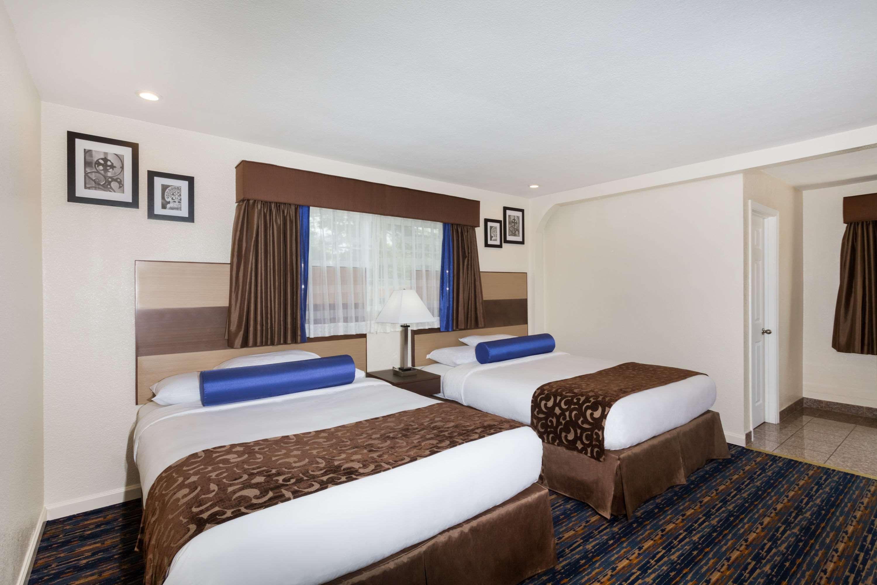 Howard Johnson By Wyndham Hotel Berkeley