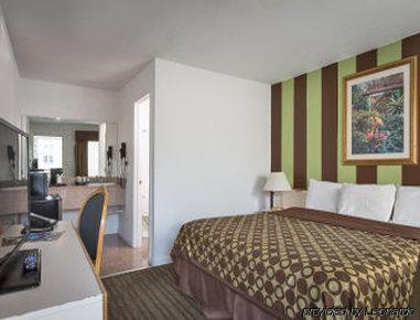 Howard Johnson By Wyndham Berkeley