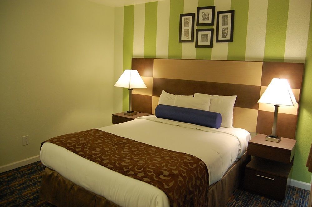Howard Johnson By Wyndham Hotel Berkeley