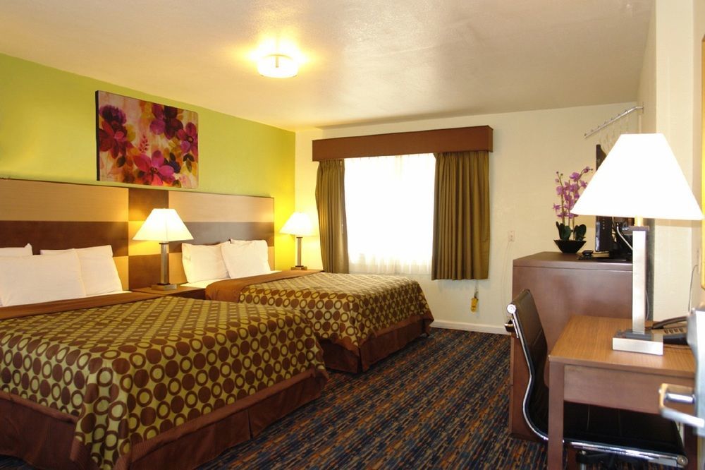 Howard Johnson By Wyndham