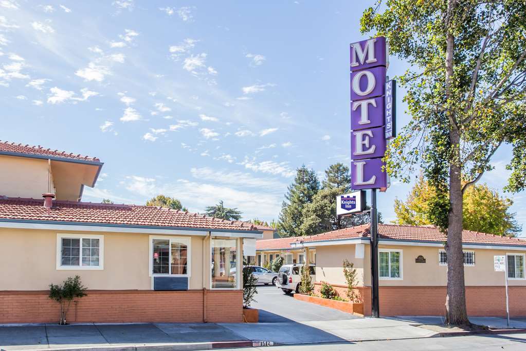 Howard Johnson By Wyndham