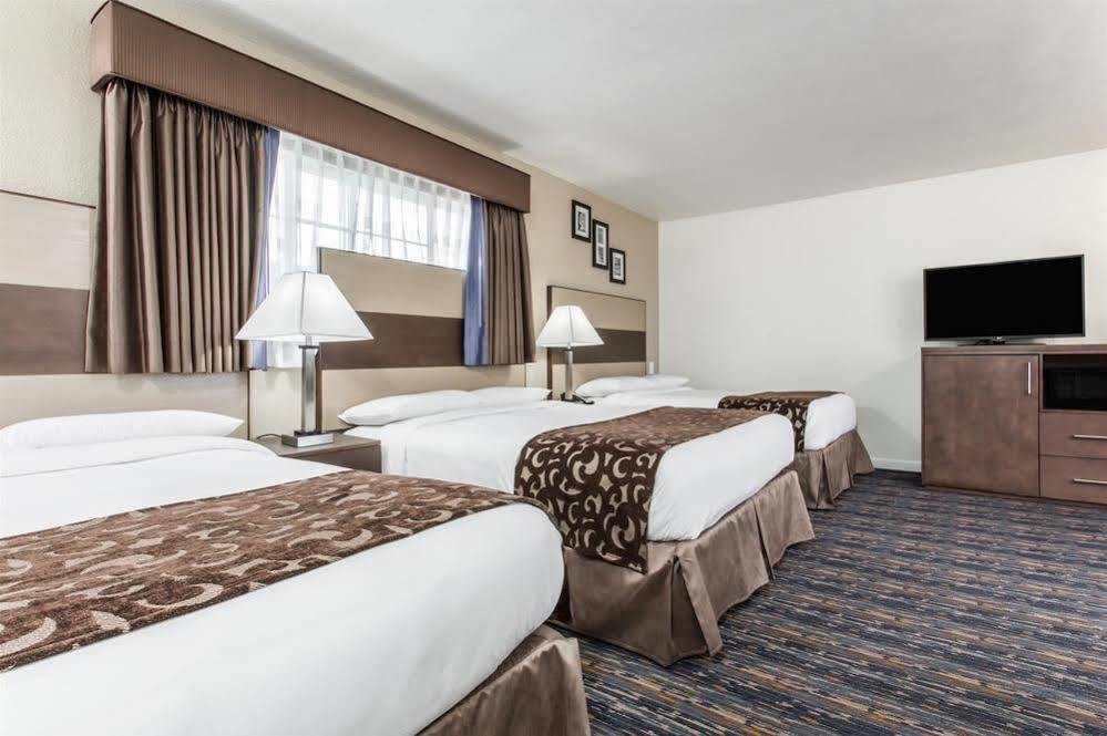 Howard Johnson By Wyndham