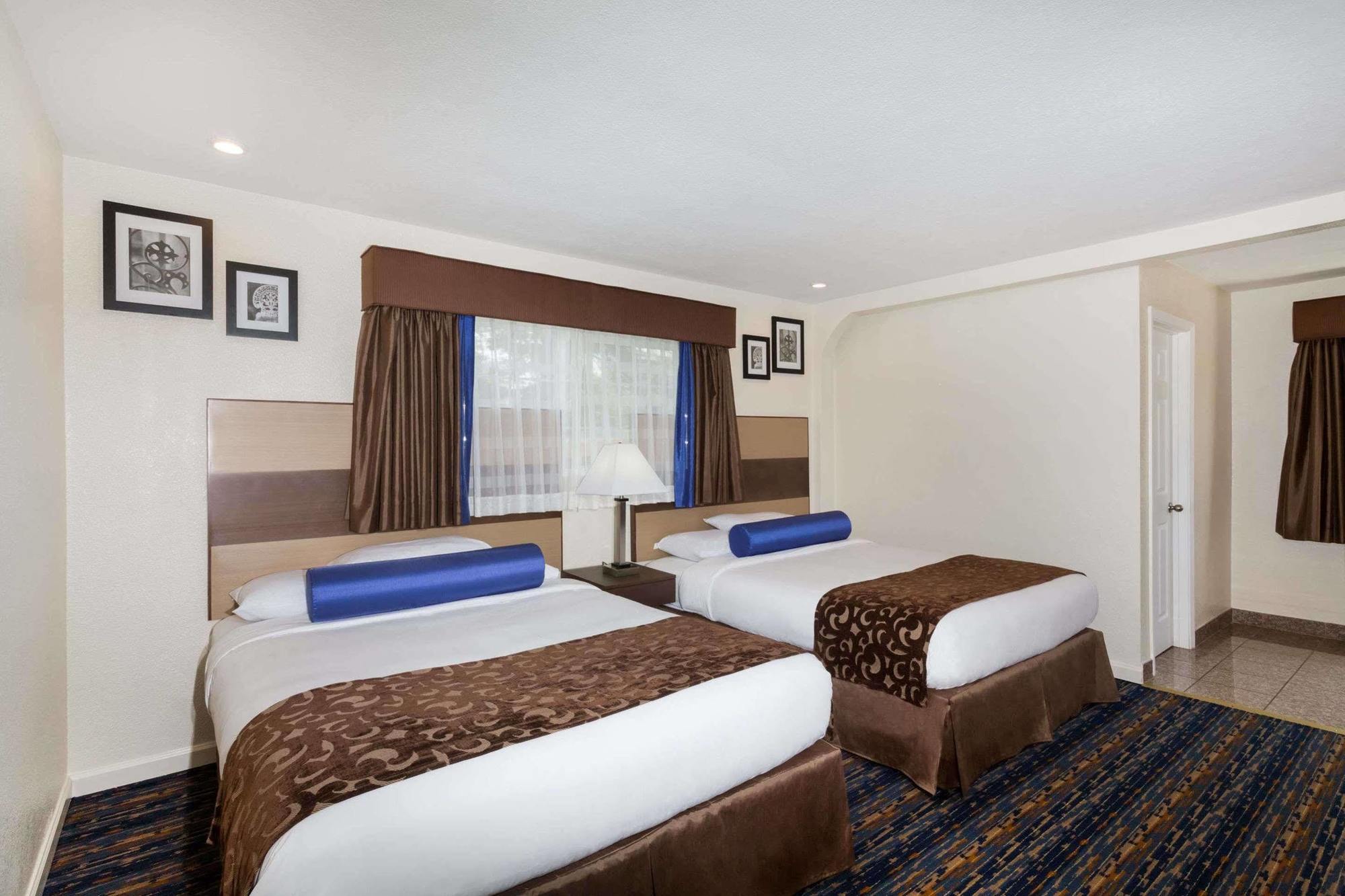 Howard Johnson By Wyndham Hotel