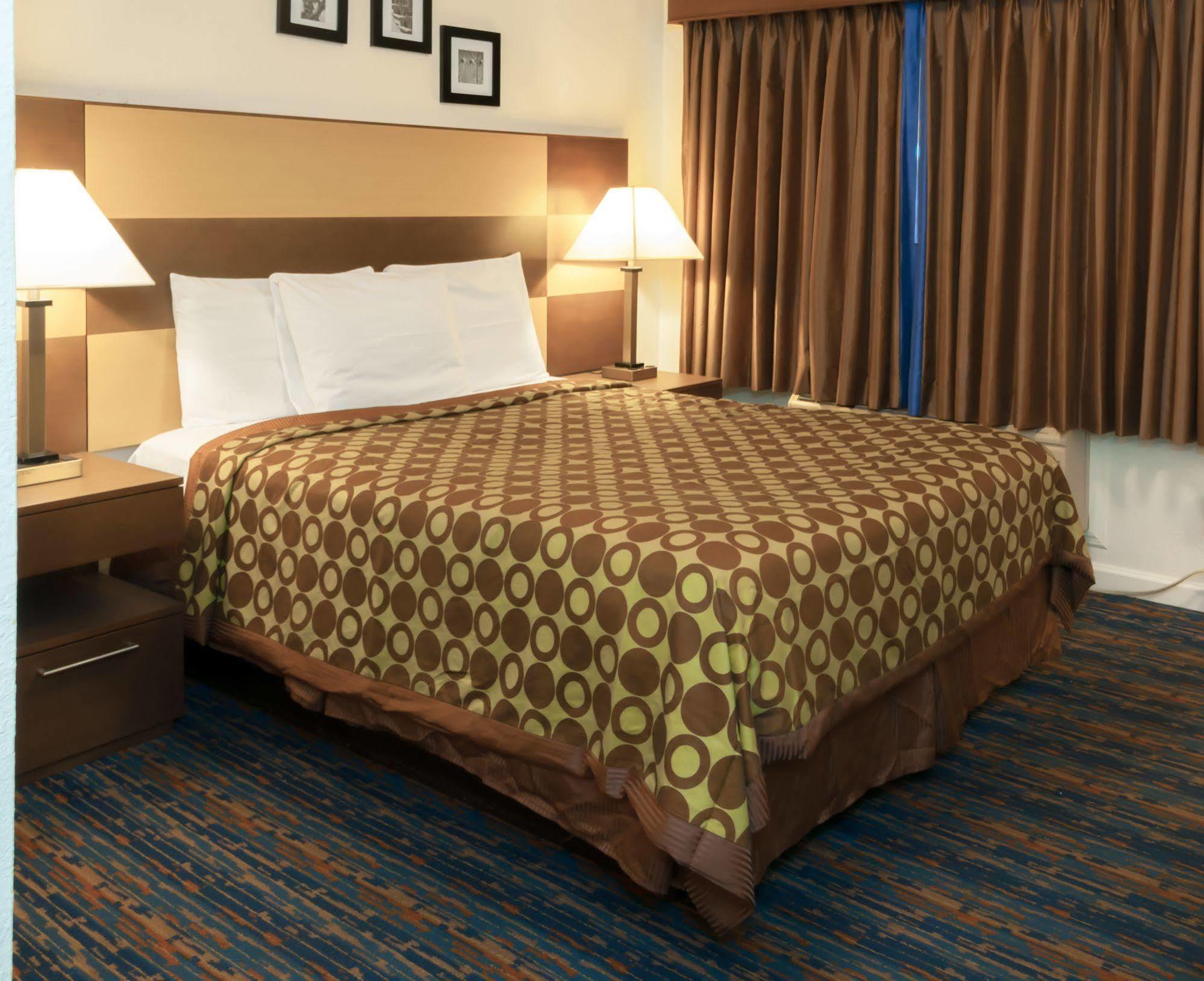 Howard Johnson By Wyndham Hotel