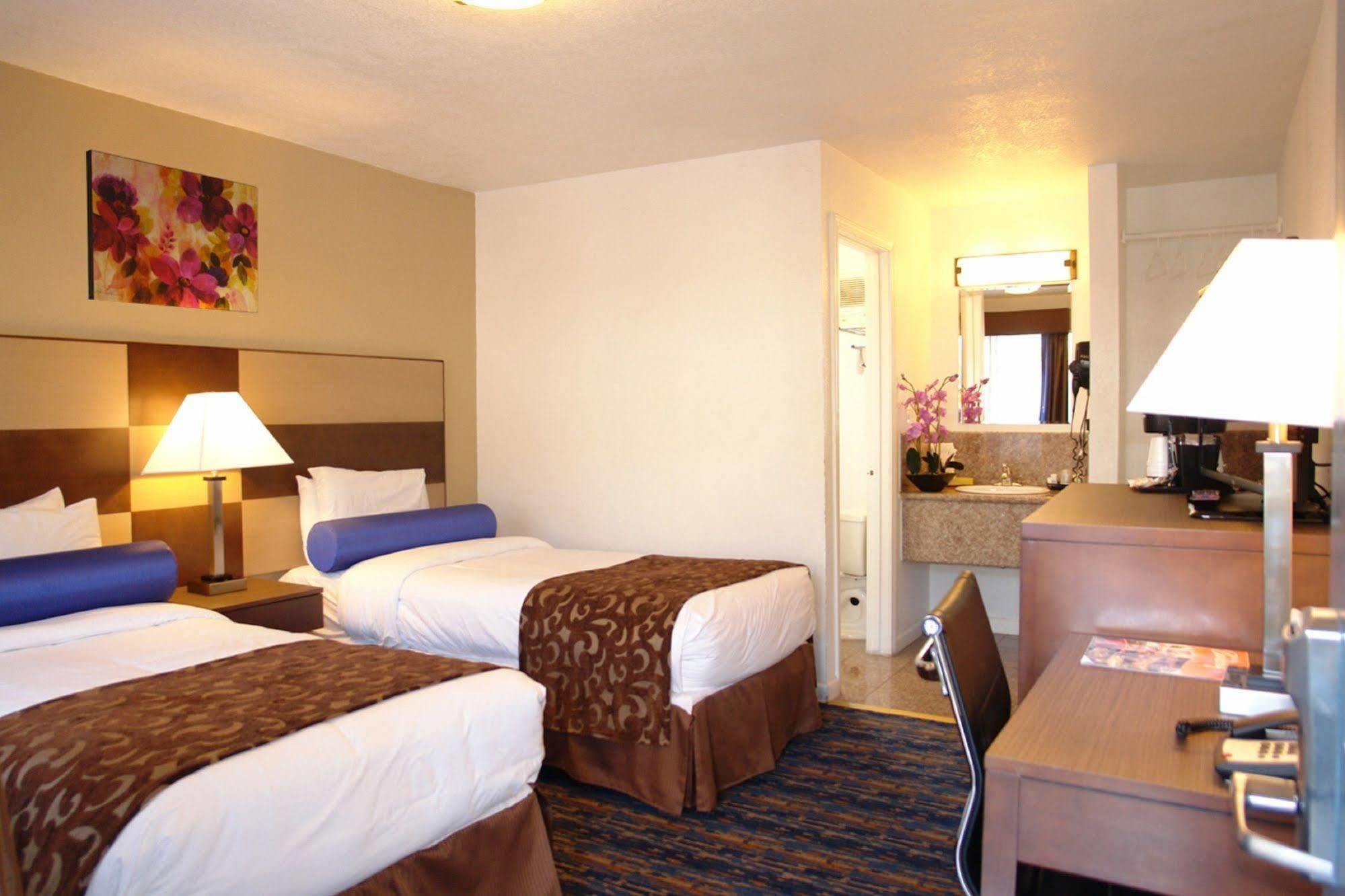Howard Johnson By Wyndham Hotel