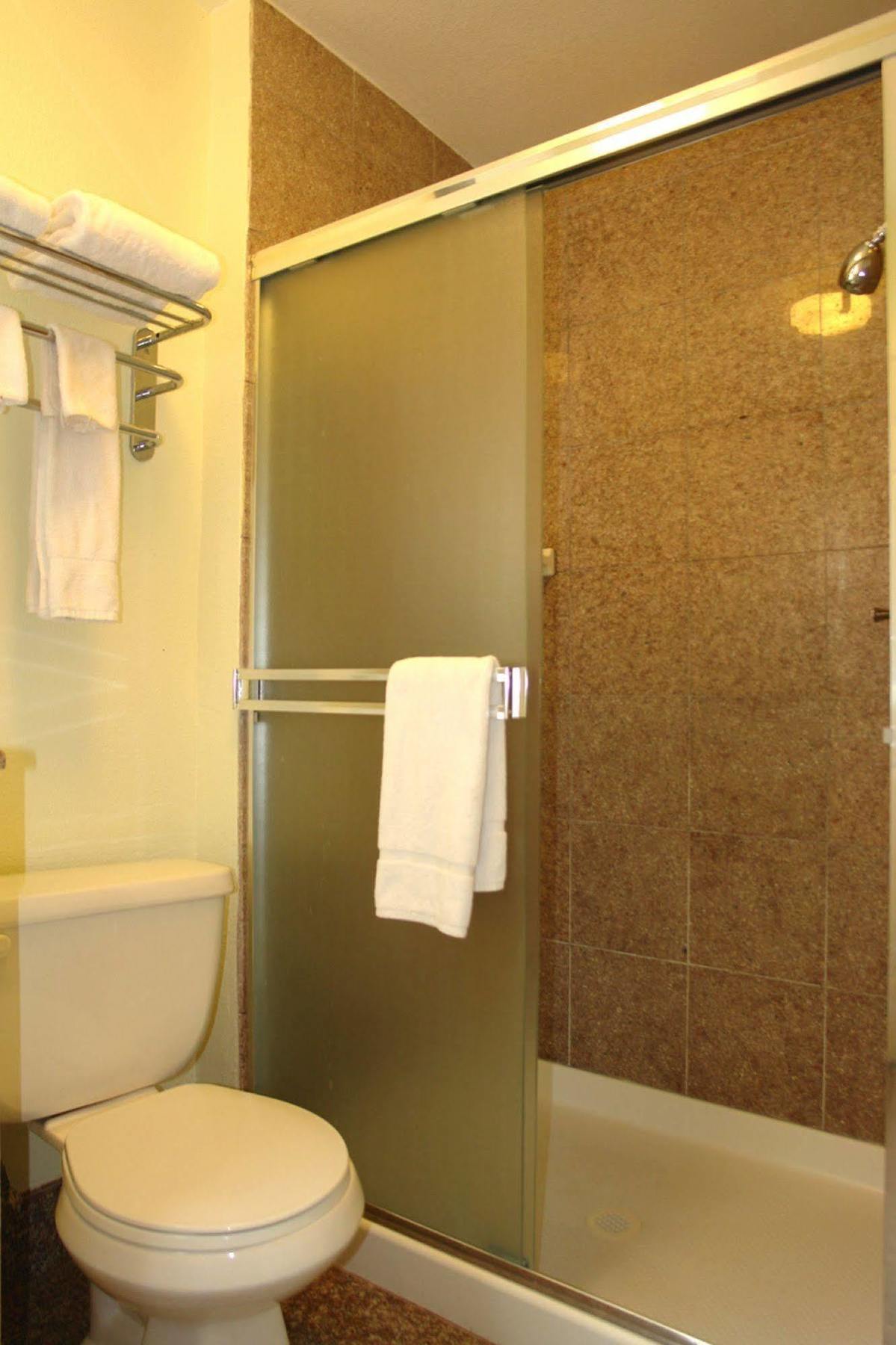 Howard Johnson By Wyndham Hotel 2*