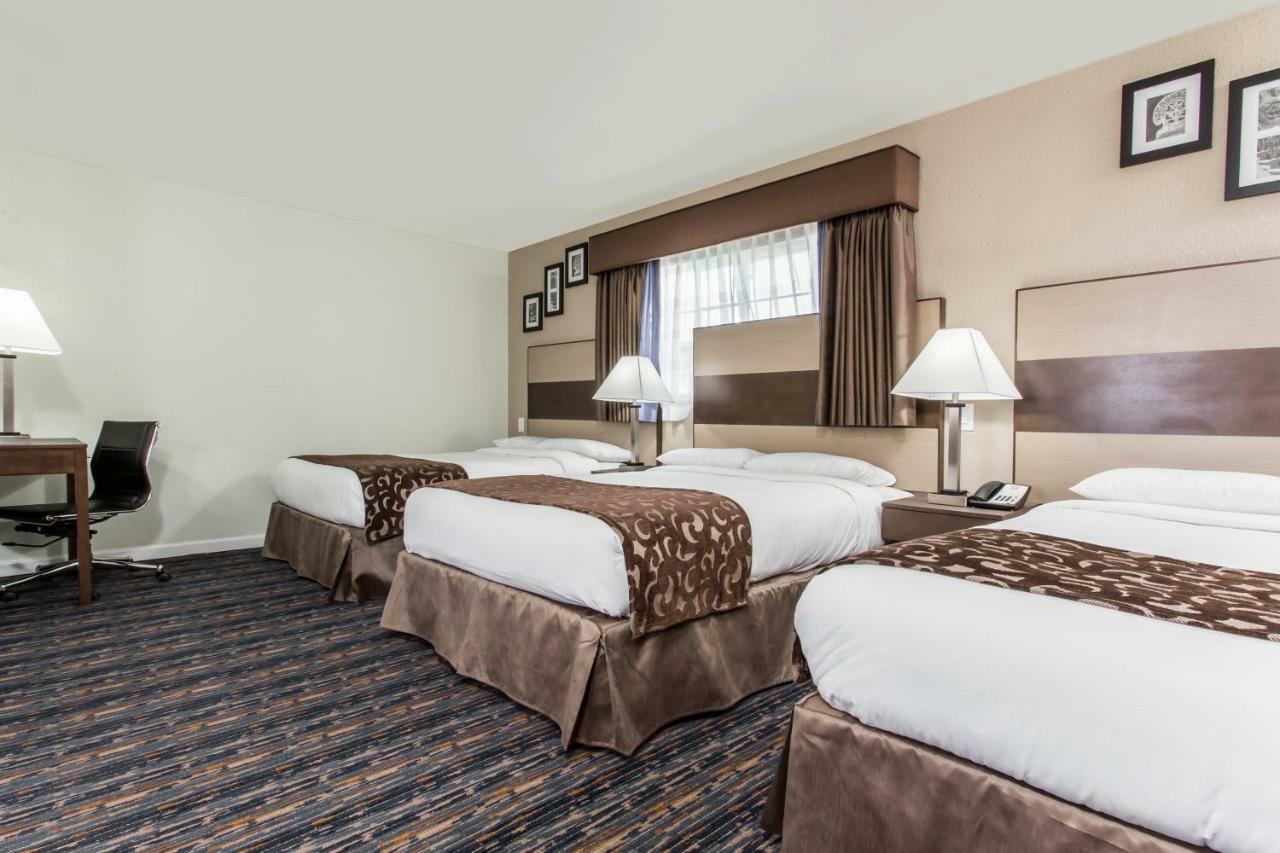 Howard Johnson By Wyndham Hotel