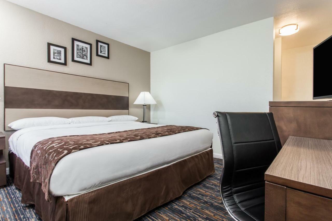 Howard Johnson By Wyndham Hotel