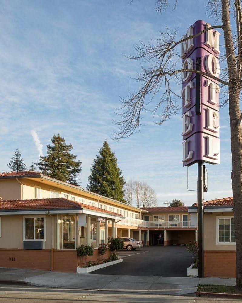 Howard Johnson By Wyndham Hotel 2*