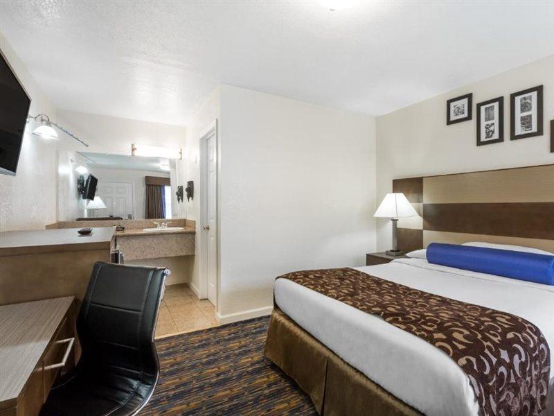 Howard Johnson By Wyndham Hotel